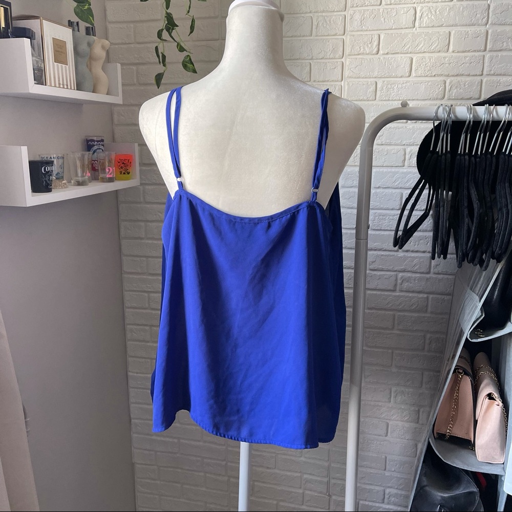 Blue top ๐ - Picture 2 of 4